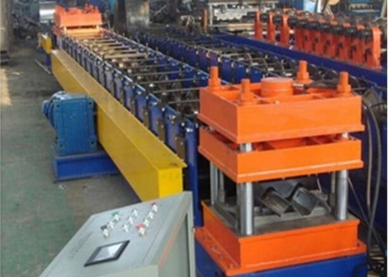 Γαλβανισμένο προστατευτικό κιγκλίδωμα εθνικών οδών φύλλων χάλυβα που κατασκευάζει τη μηχανή 10m/min